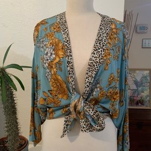 Anderson & Lauth. Lightweight blue and gold kimono top with leopard detail